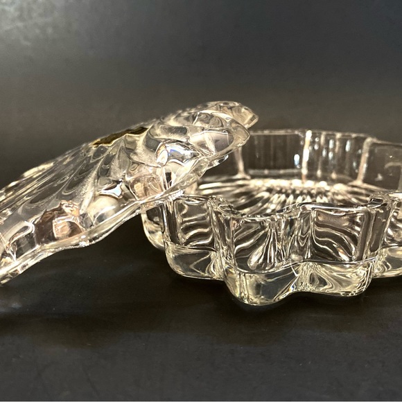 Vintage Zajecar Crystal Shell Trinket Box made in Yugoslavia - Picture 4 of 8